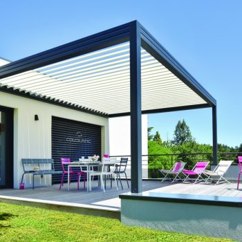 Pergola bioclimatique à lames